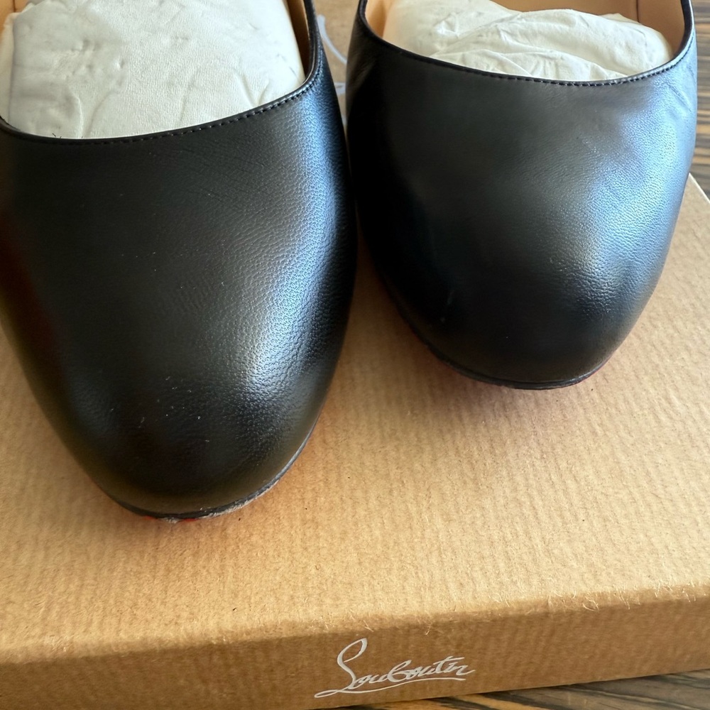 Like new, plus professionally applied sole protectors. Euro 40/US 10.